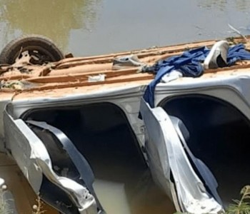 Motorista morre durante acidente em MT; carro cai na lagoa